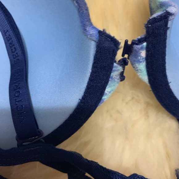 Victoria’s Secret Bra - Picture 7 of 8